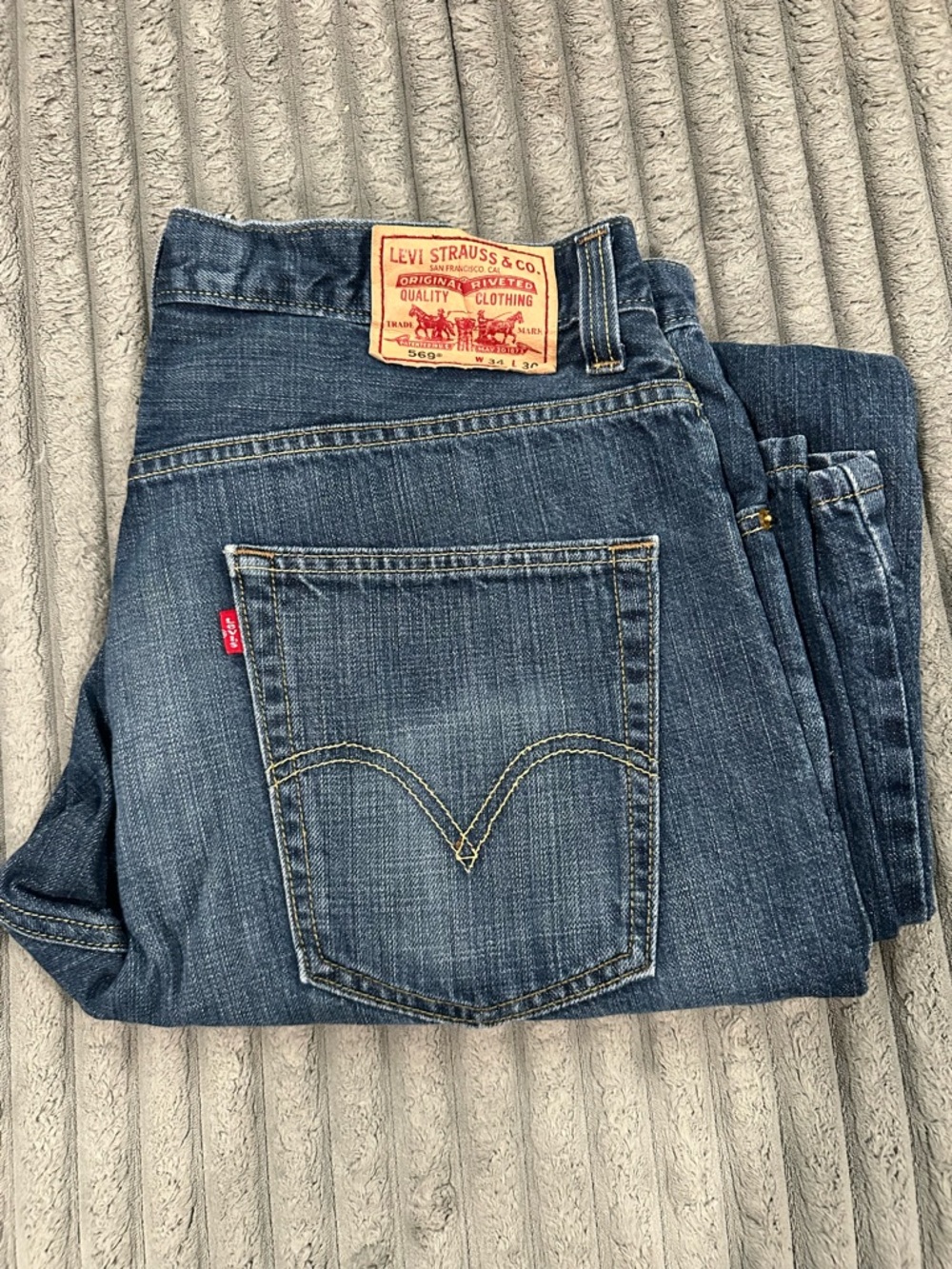 Levi 569 Loose Straight Jeans. Size 34/30.